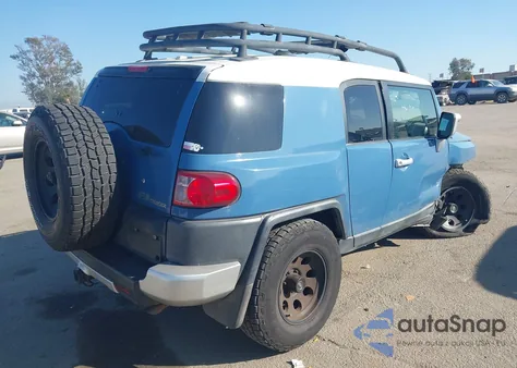 2011 Toyota Fj Cruiser z USA, uszkodzony, nr VIN JTEZU4BF1BK011628